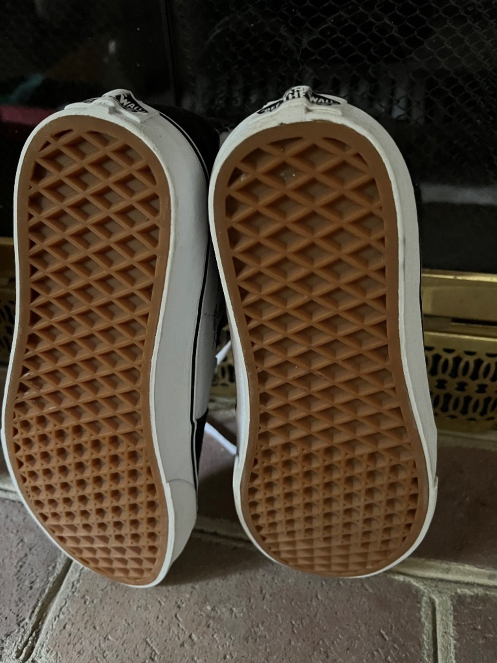 Vans x Peanuts Sk8-Hi "Charlie Kite." - Picture 5 of 7